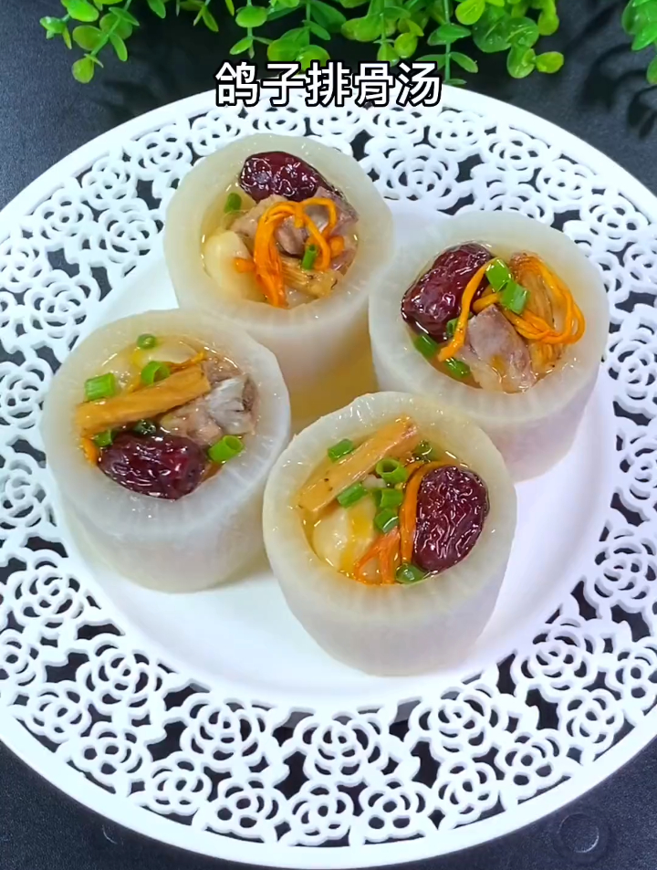 鸽子排骨汤这样做,汤鲜味美,营养价值高,暖心又暖胃