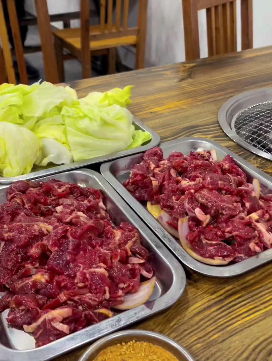 金华义乌街这家东哥烤牛肉,99就有二斤牛肉哦!