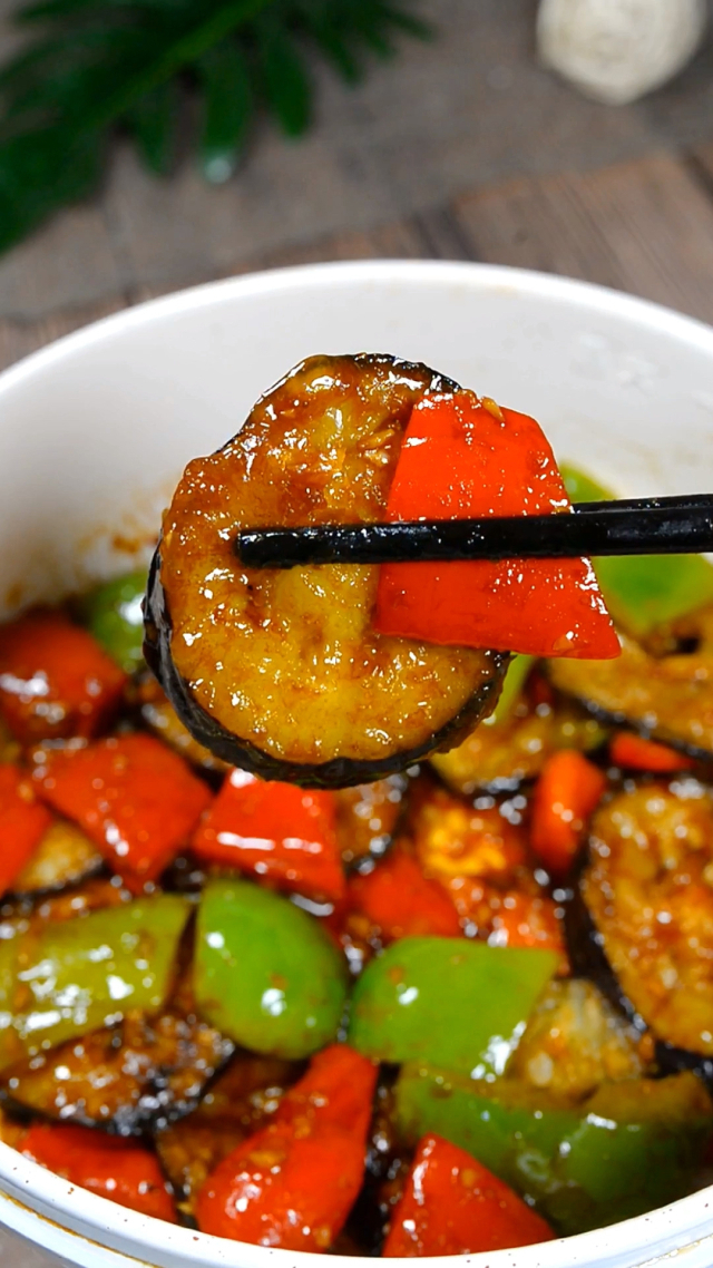 脆皮茄子,还有鱼香茄子的味道!学会这道菜,再也不用去饭店了!在家就是巧厨娘!