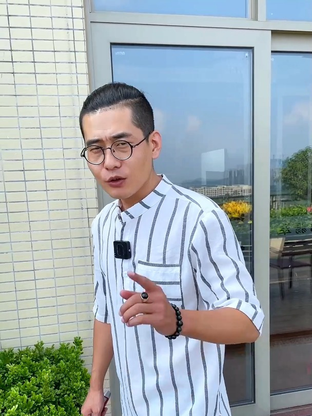 辣绿乌鸡镯,谁说点绿值千金