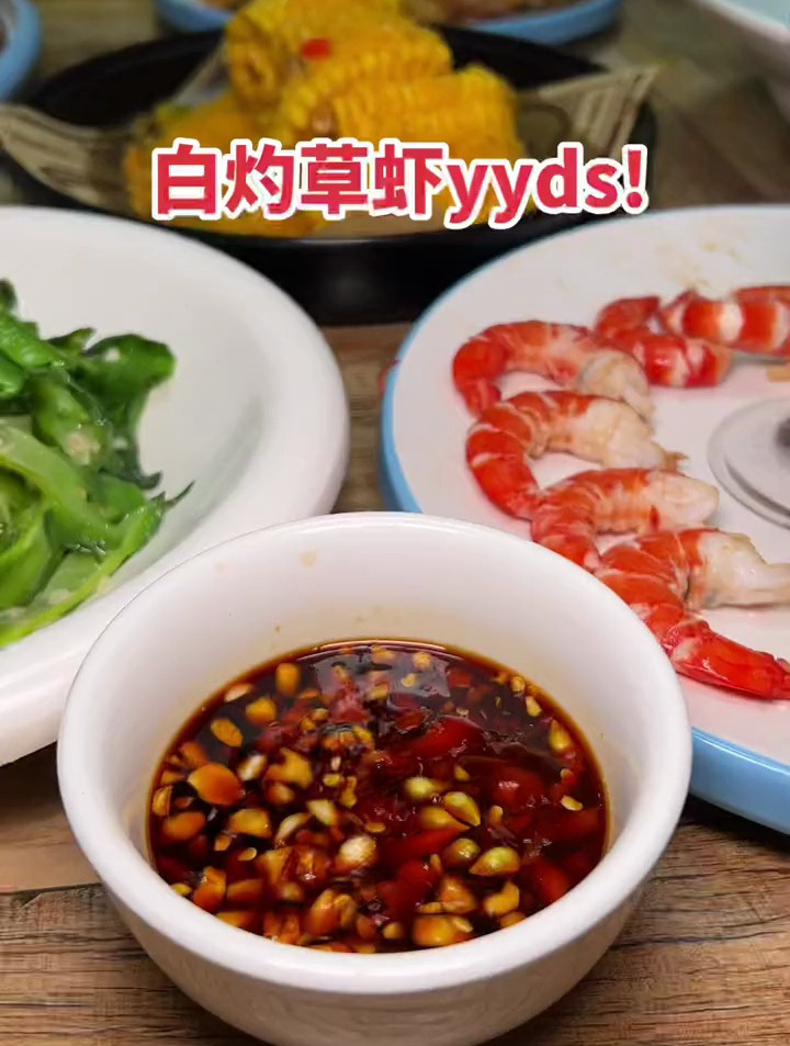 三亚海鲜当中超爱的白灼虾,必须是新鲜的虾才能吃的到的美味