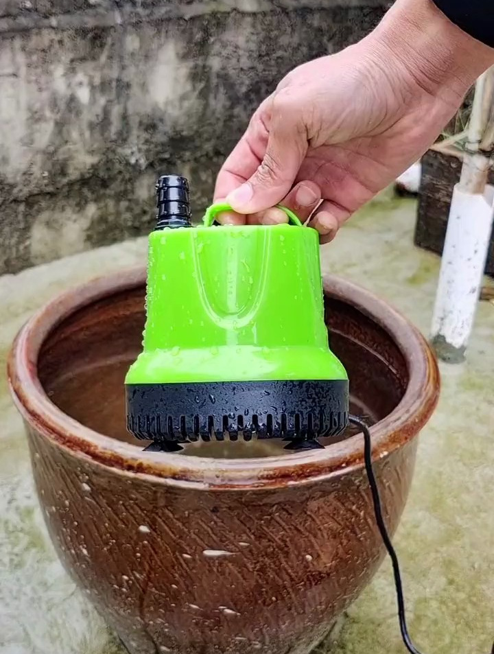 鱼缸抽水换水,做水循环,就用这种底吸潜水泵,没水也不会烧坏