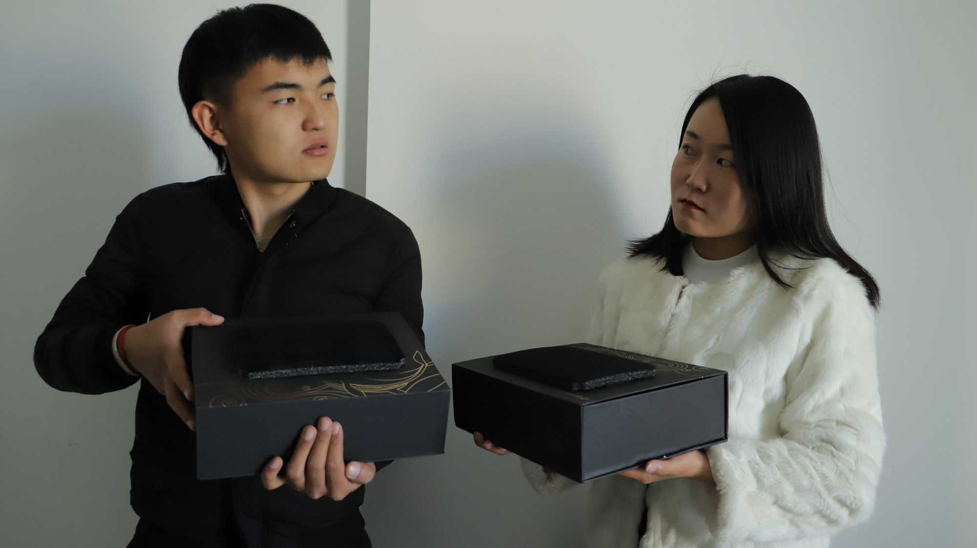 小伙靠收瓶子赚钱,却因砍价不按套路出牌,到手的生意泡汤!#宝藏笑咖创造营# 