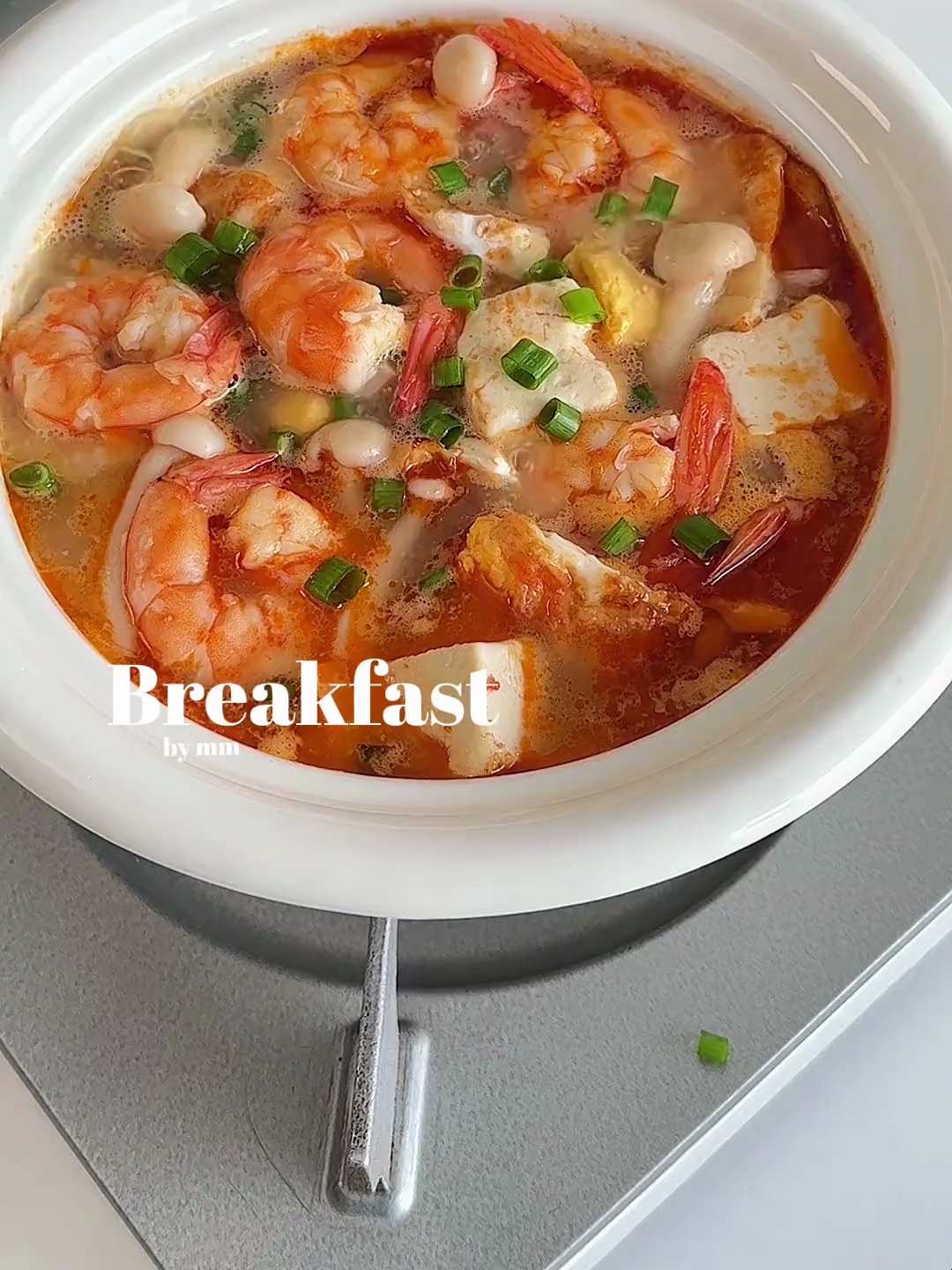 中式早餐,虾仁菌菇豆腐汤 汤包&糯米肠