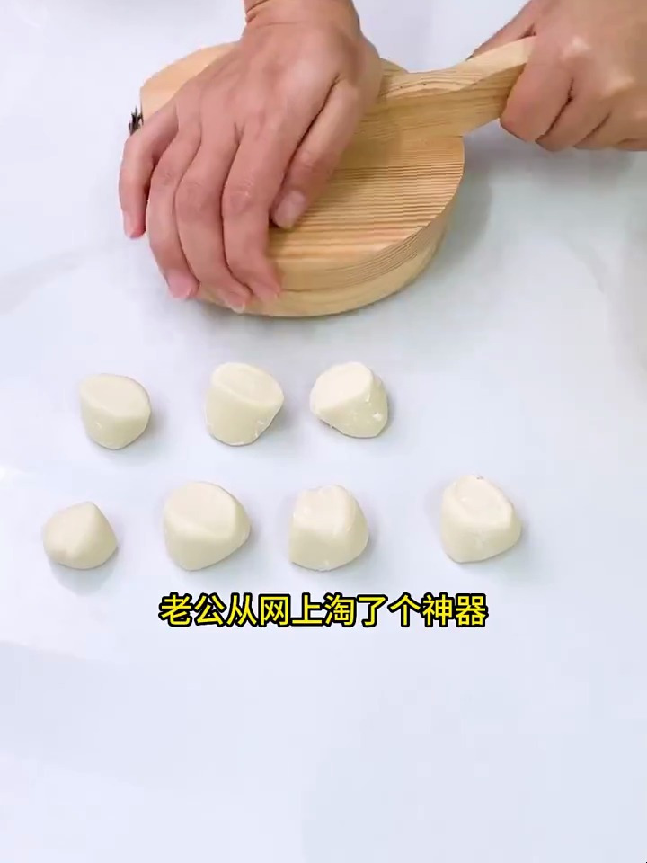 在家准备上这个包饺子神器,包饺子快速又省力,好看又好吃