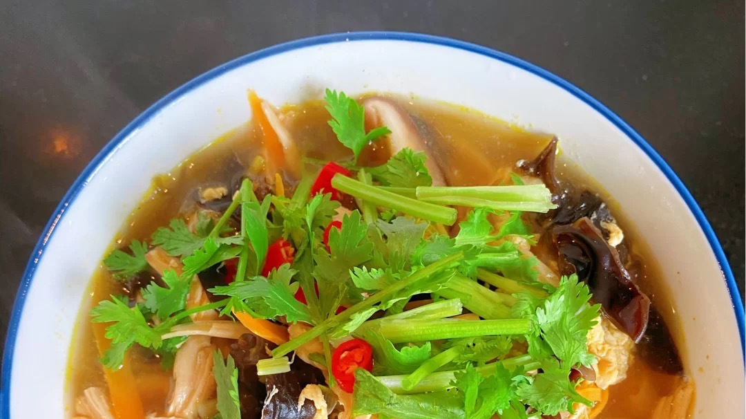 关晓彤同款酸辣汤,解馋减脂餐,太美味了