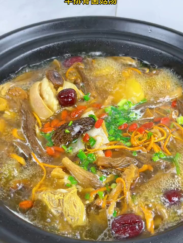 天气冷了,一定要给家人煲这道暖心又暖胃的羊排汤,满满的幸福
