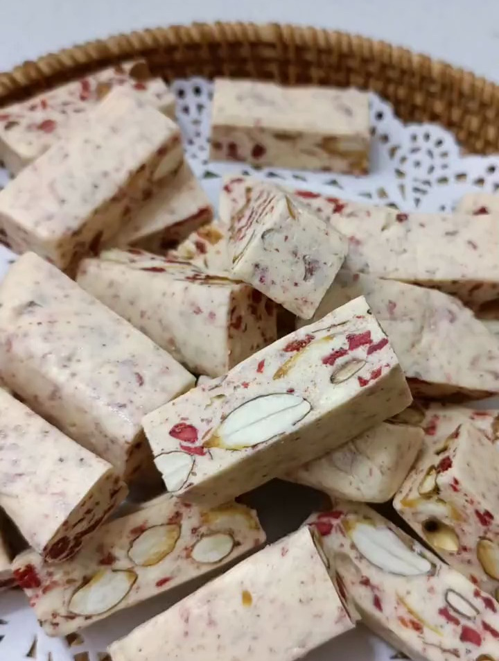 不粘牙不甜腻的牛轧糖,自制牛轧糖