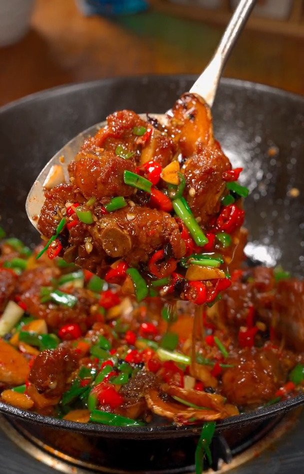 火辣解腻的爆炒排骨