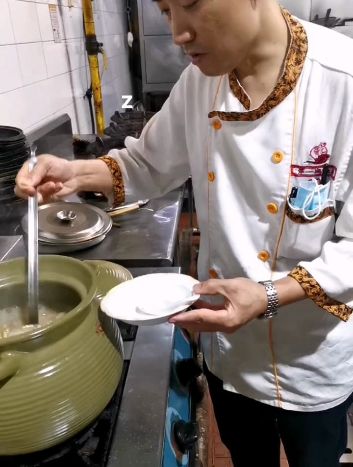 除湿健俾胃的土茯苓龟汤你喝了?