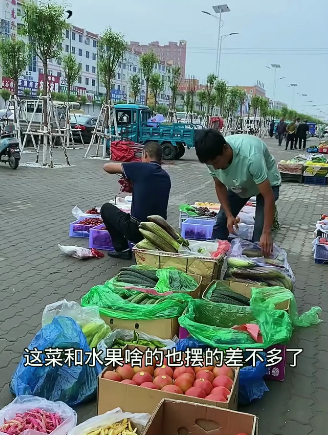 我的农村生活,进城来我妈的水果超市帮忙