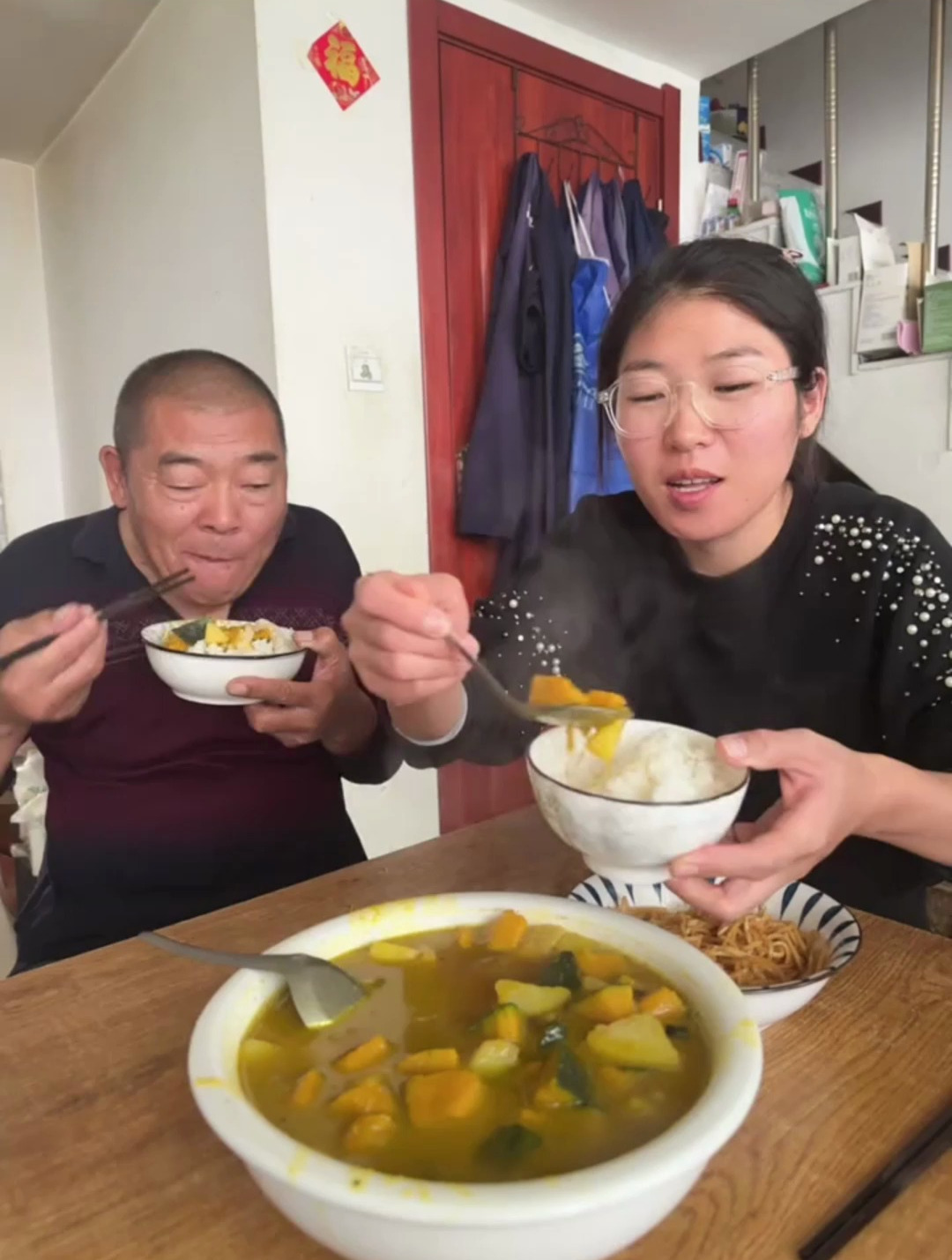 不吃干肠,不吃鸡脖子,那咱给老郭头就整一个干肠味的鸡脖子