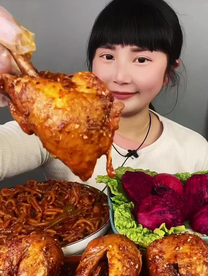 王小疆新疆炒米粉好吃够辣够味。米粉界的扛把子