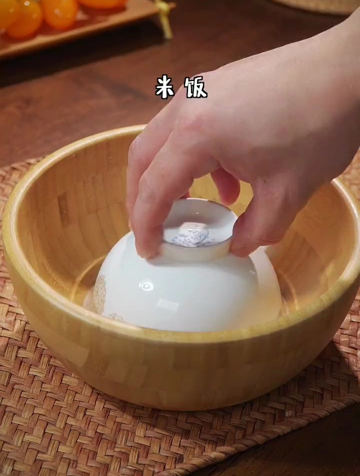 不知道吃什么的时候来一份韩式拌饭!做法很简单