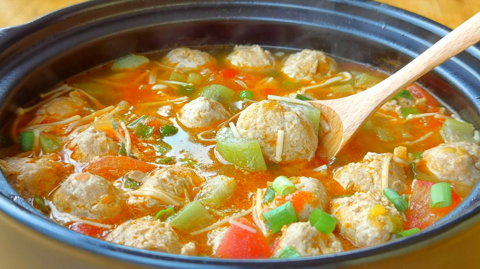 夏天不爱吃饭，试试做这锅汤，肉嫩汤鲜，连挑食的孩子也爱吃！