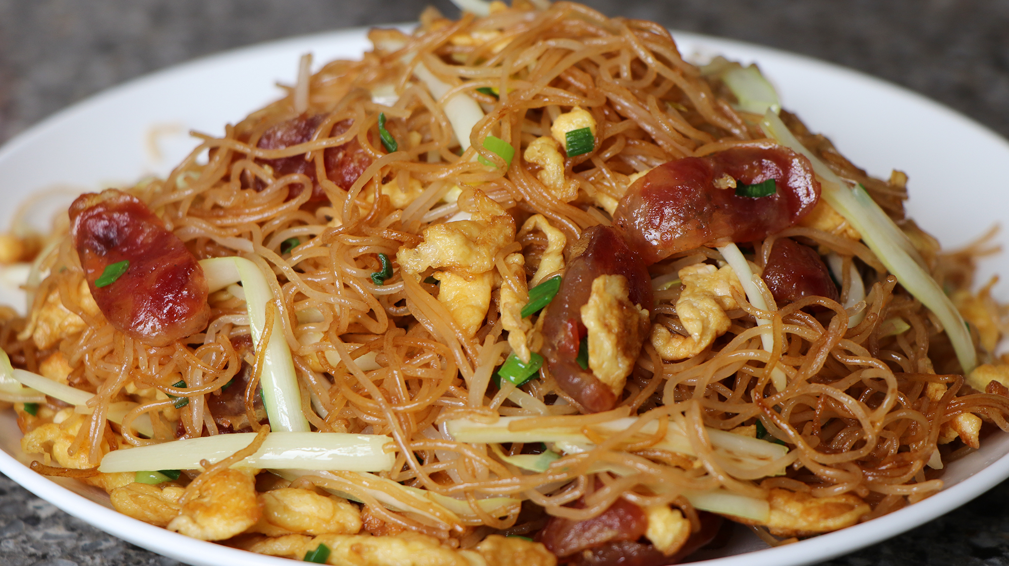 广式炒米粉的做法,教你怎样炒米粉更有弹性不粘锅,太好吃了