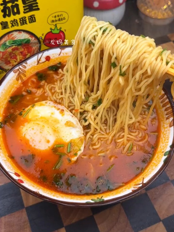 统一的这个茄皇方便面,味道实在太好吃了,整颗番茄制作而成