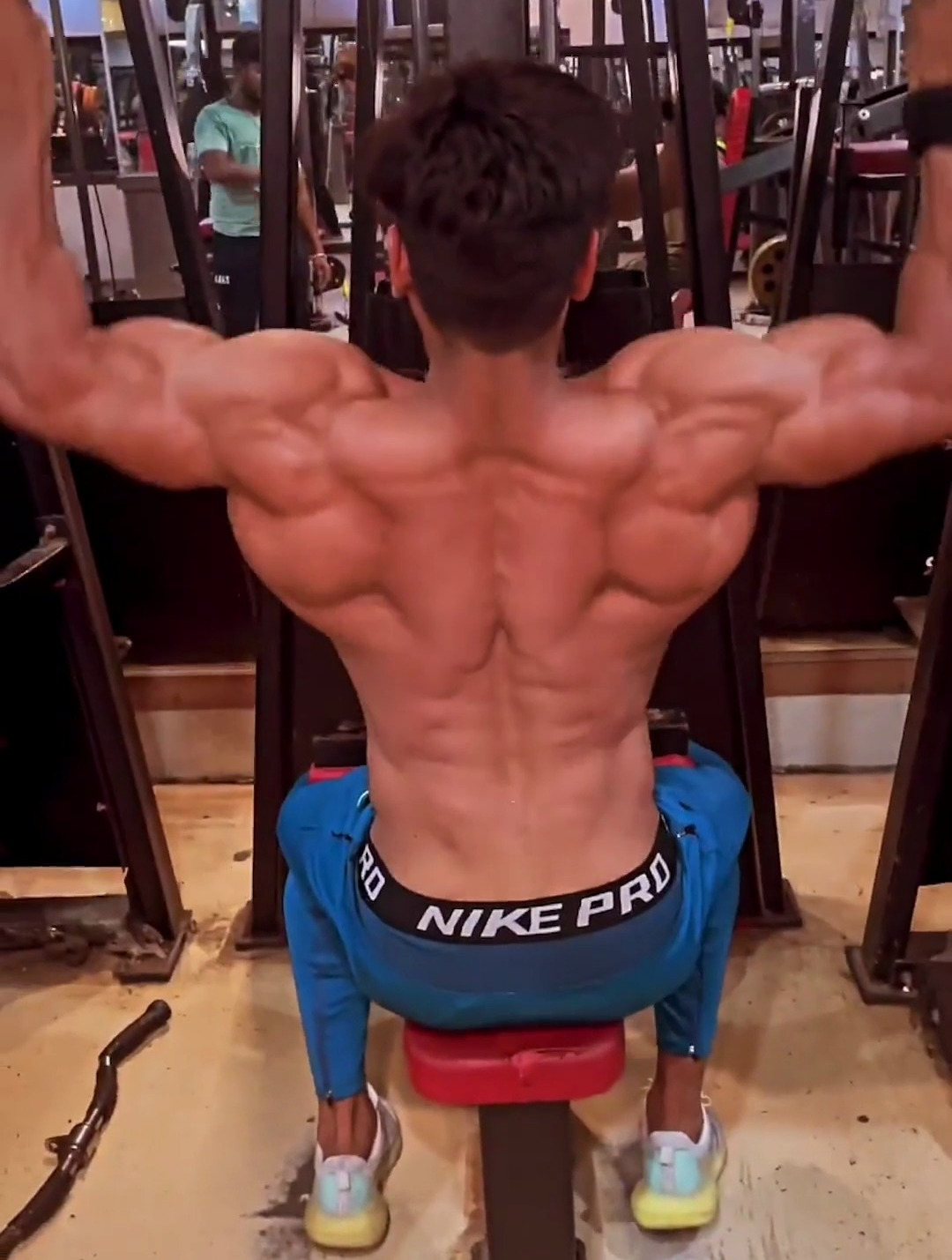 这鬼背肌肉你爱了吗