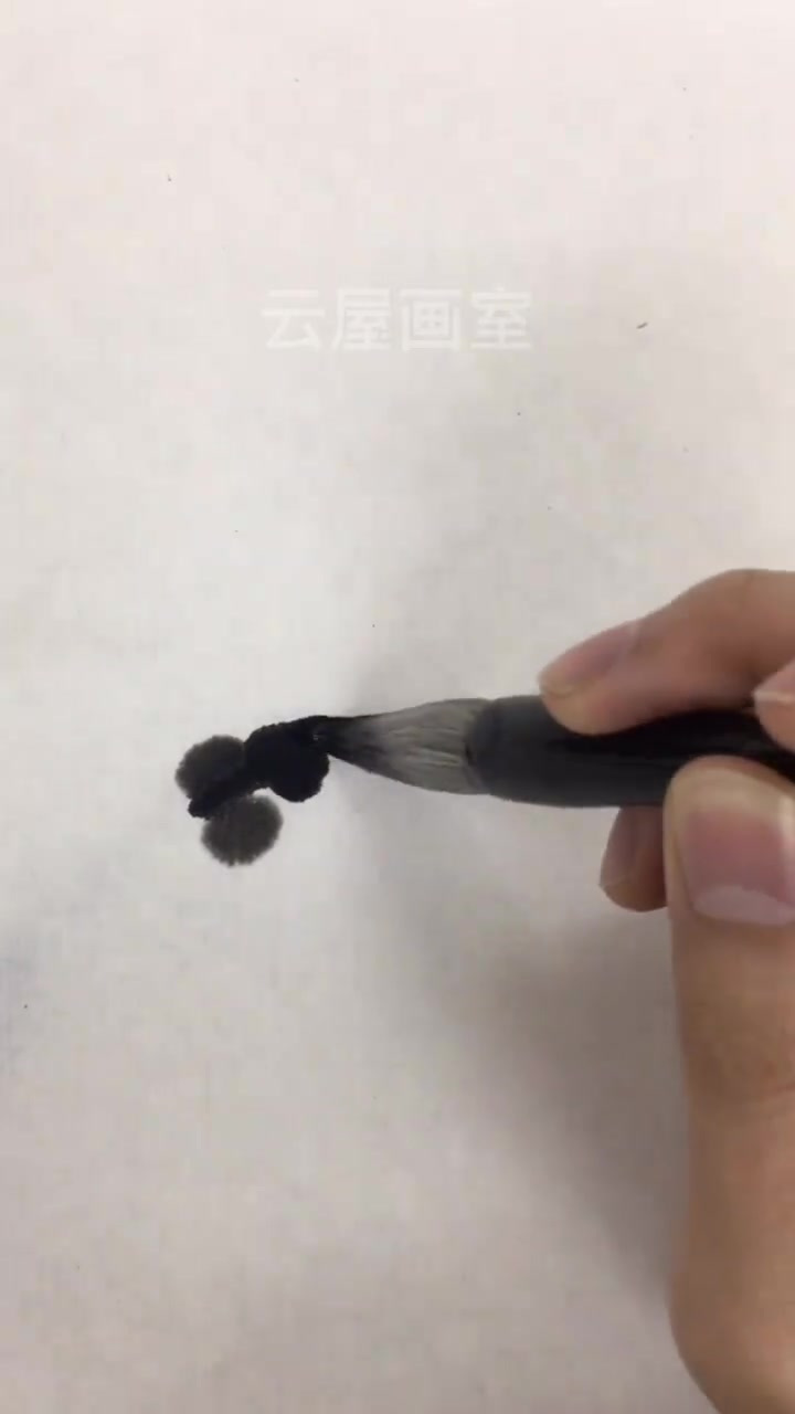 国画水墨画:黑色的小金鱼