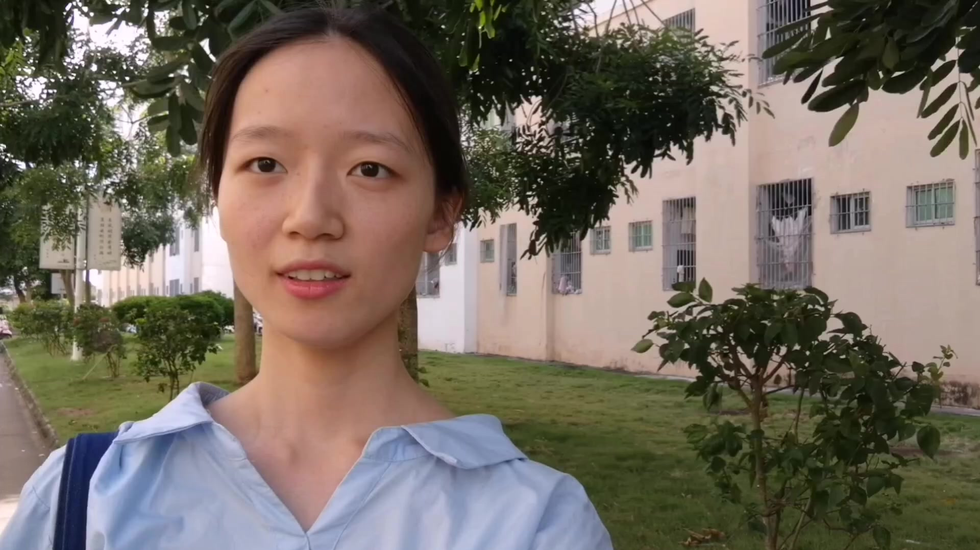 去学校食堂吃晚饭啦,有我爱的口水鸡,看看有没有你喜欢的菜__