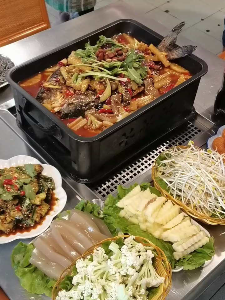 真的很推荐的一家烤鱼和干锅虾 便宜又好吃分量超足很入味