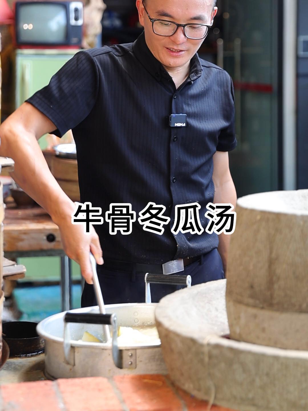 这么硬的牛骨头,炒出来啃不动只有拿来煮汤哈 牛骨汤