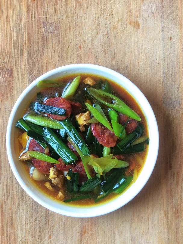 蒜苗怎么做好吃,分享一道蒜苗炒腊肠