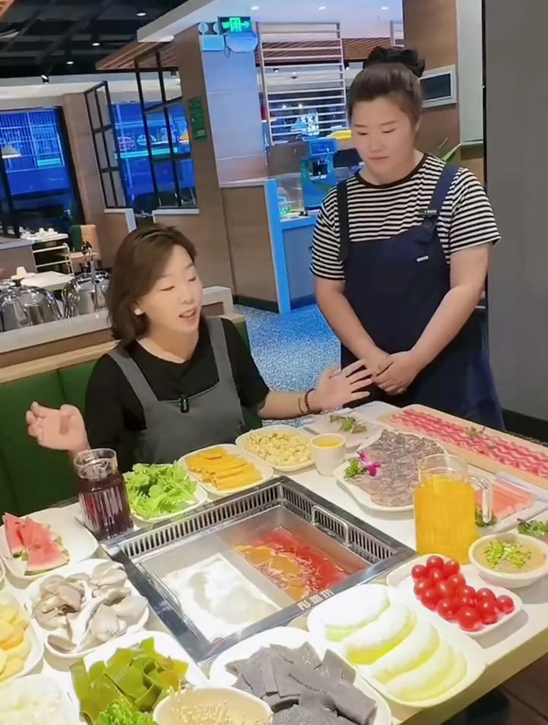 79包含五个荤菜,五十多种蔬菜随便吃,小吃水果饮料也是无限的