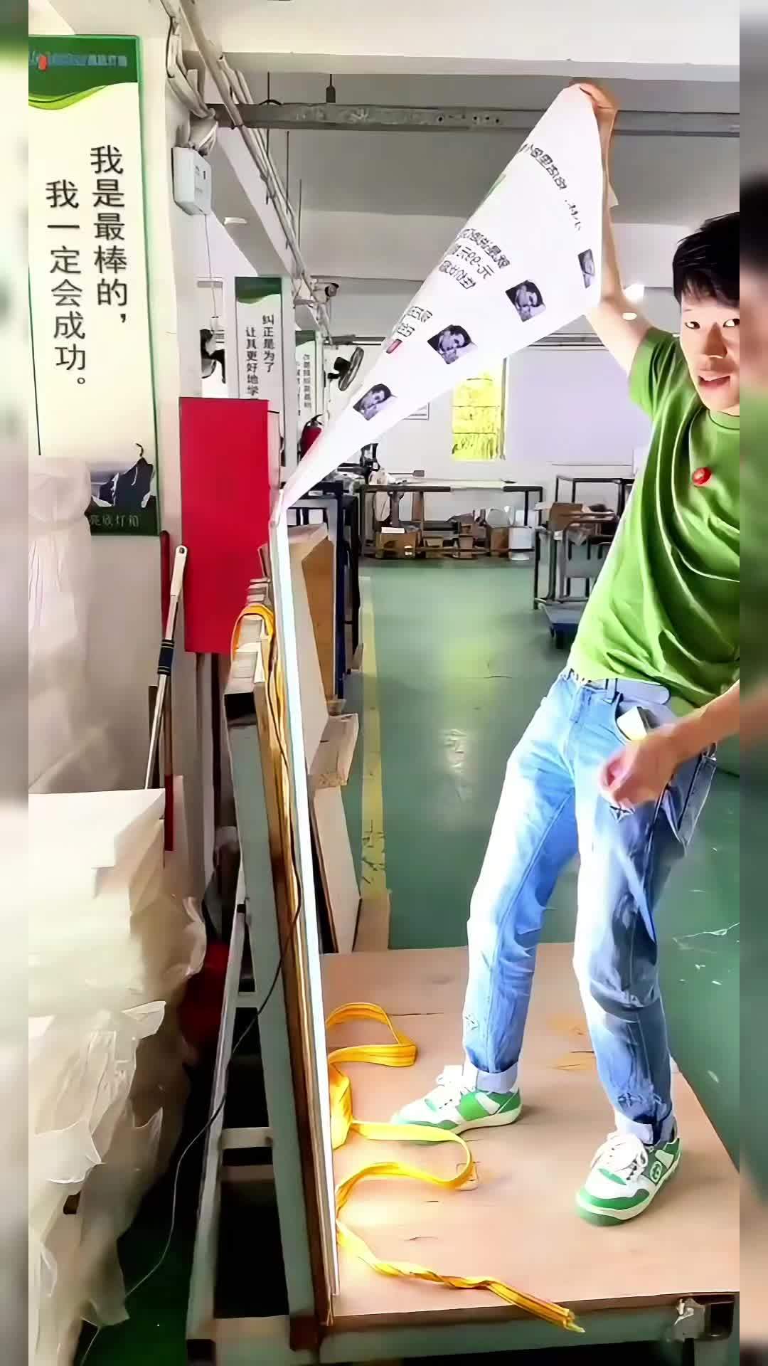 把聊天记录打印出来,做成海报放在店里