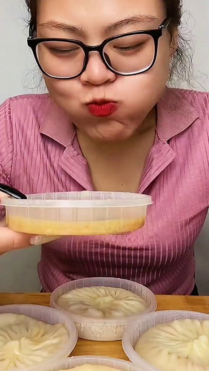 今天吃～蟹黄灌汤包