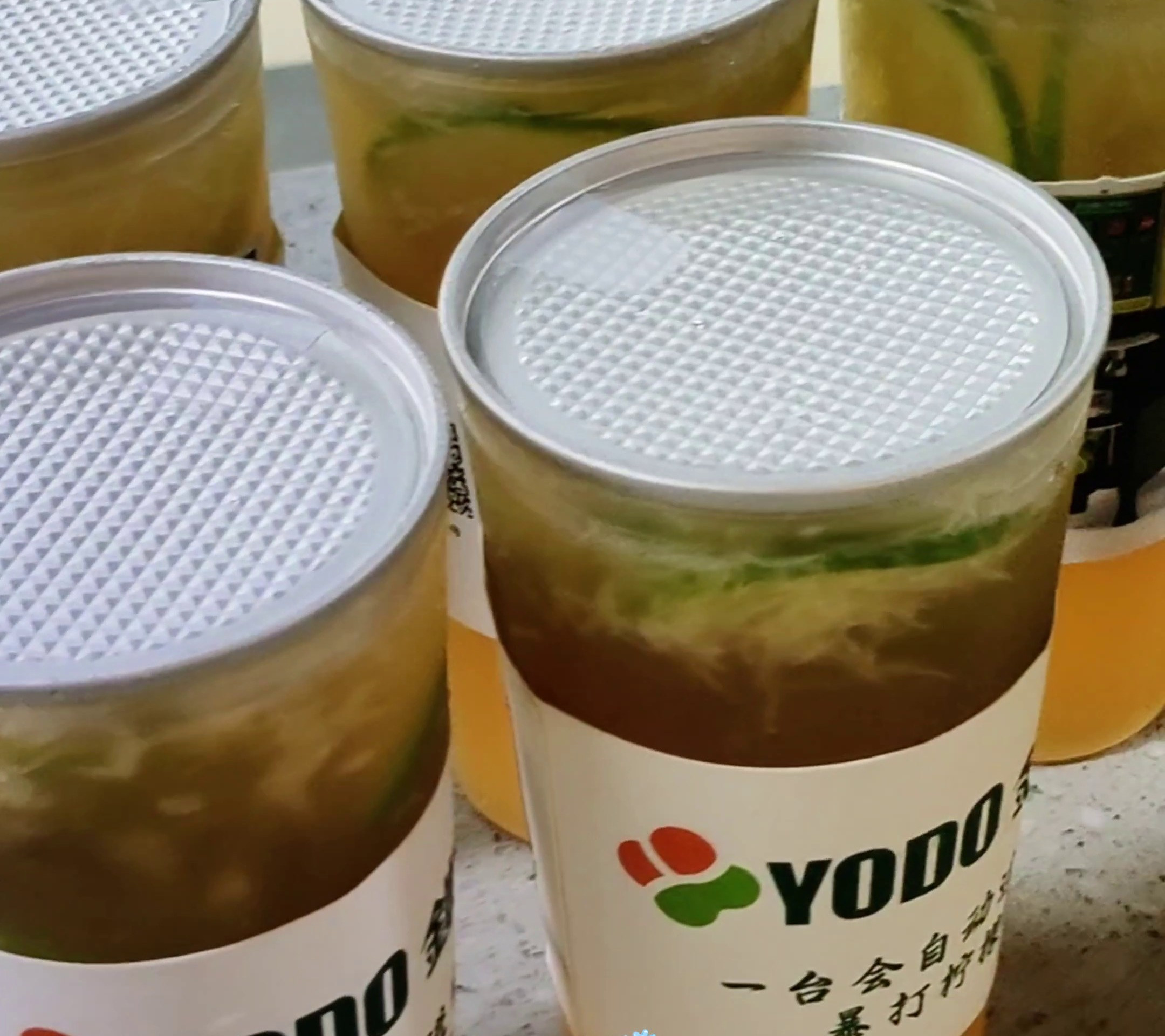 包装没特色?铝盖封口机让产品秒变网红款!