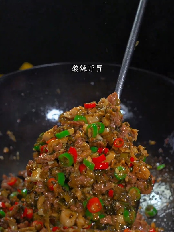 火辣辣的酸菜小笋炒肉