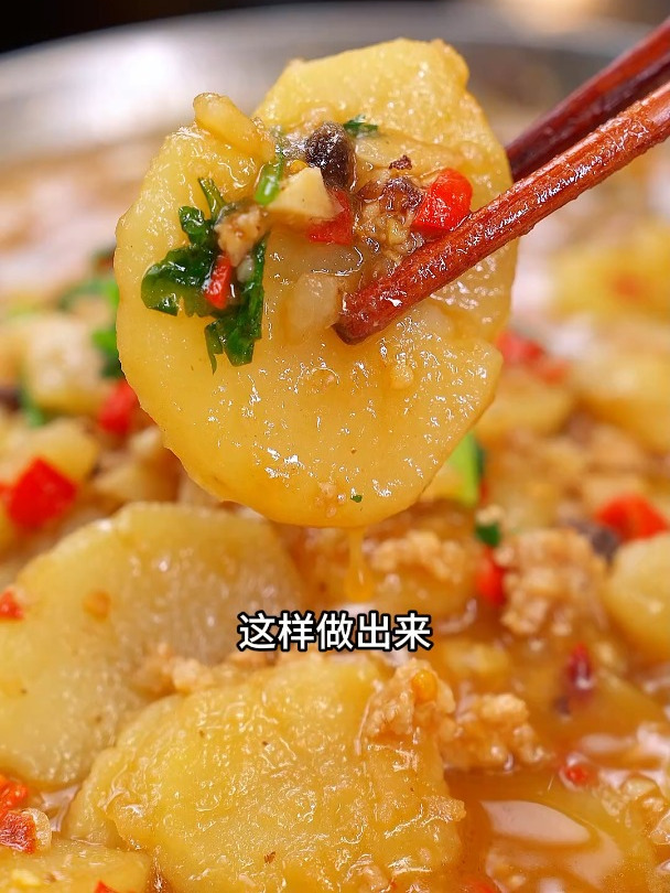 两块钱的土豆简单煮一下饭店闭着眼翻十倍卖给你