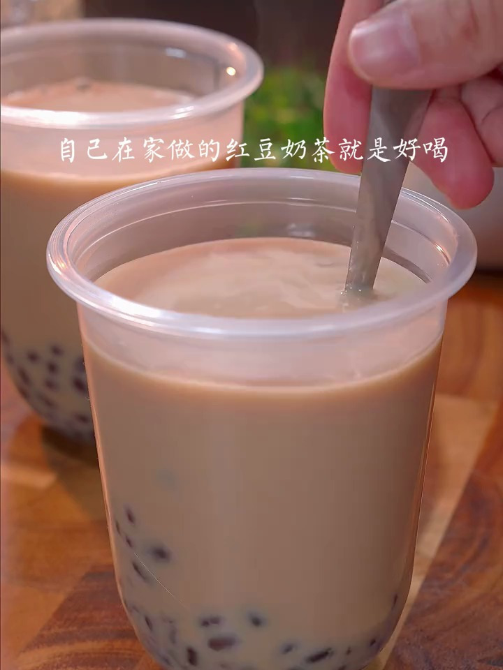 冬天就想喝点热乎的,自己在家做的红豆奶茶就是好喝 美食 摆摊