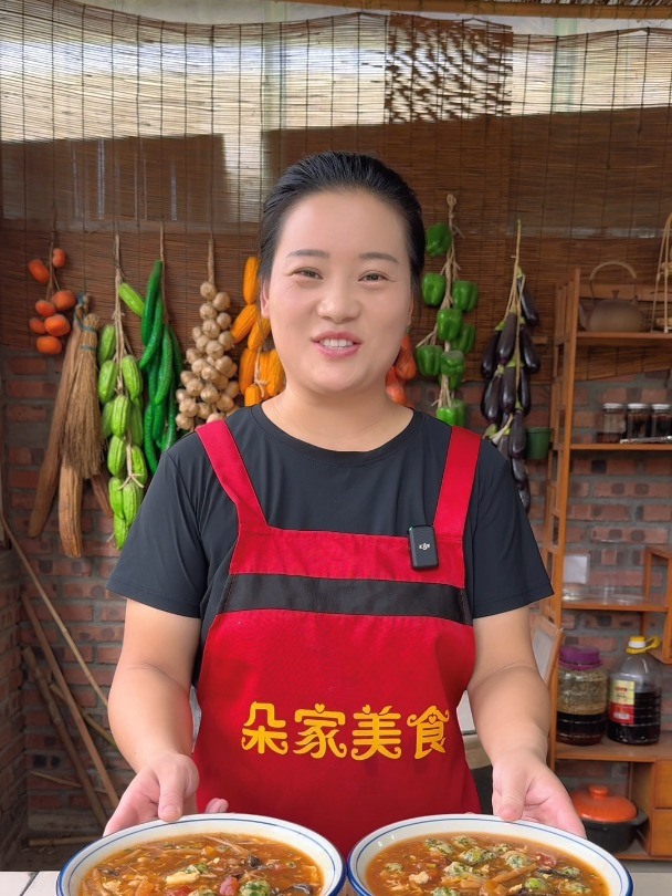朵朵今天做的河南美食韭菜疙瘩汤,汤鲜味美,做法简单又好吃
