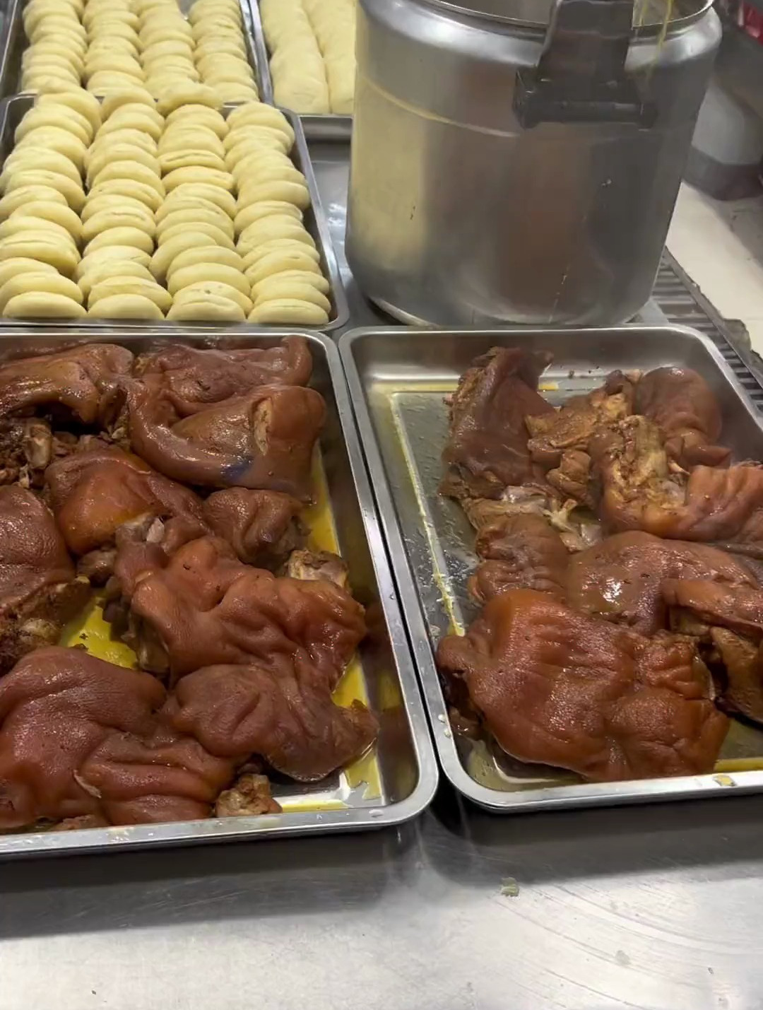 这么豪华的幼儿园食堂见过吗?
