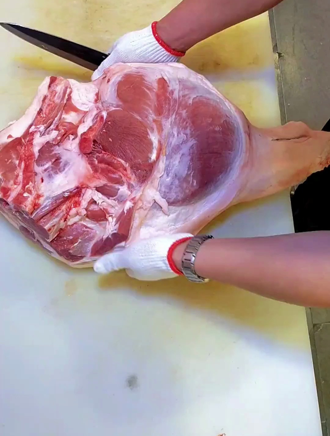 常见后腿肉剔骨分割 方法多样 仅供参考