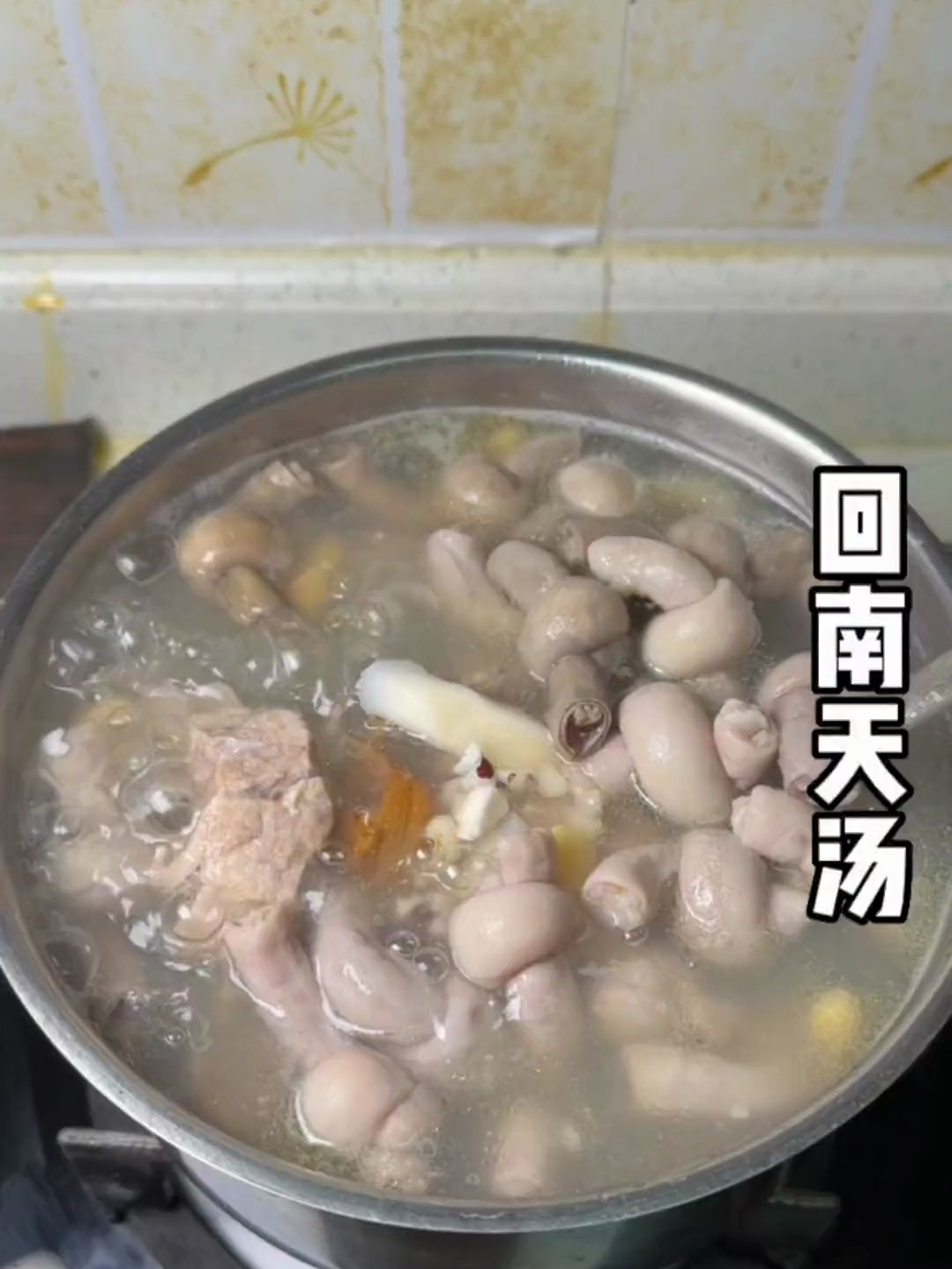 暑假孩子在家我经常这样炖汤.放排骨或者炖菜鸭母