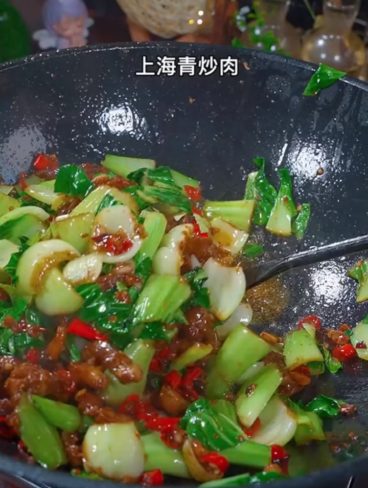 不知道吃什么了?快来试试这个上海青炒肉吧,香辣好吃做法简单