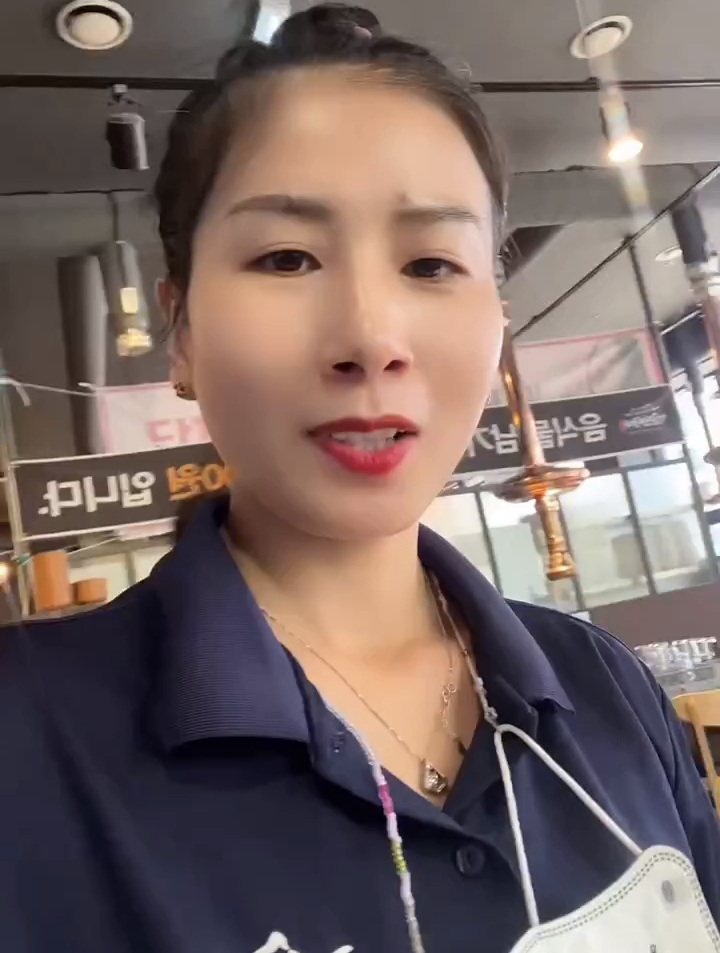 韩国的烤肉,和咱们中国的烤肉一样不,太真实了