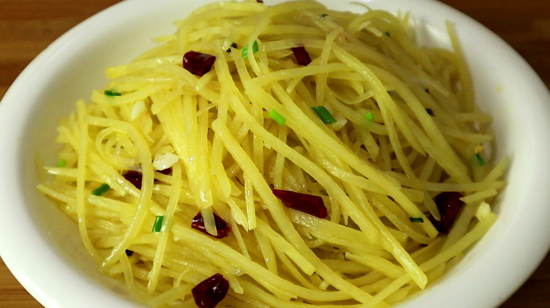 炒土豆丝时,万万不可直接下锅,多做这一步,炒出来脆爽又好吃