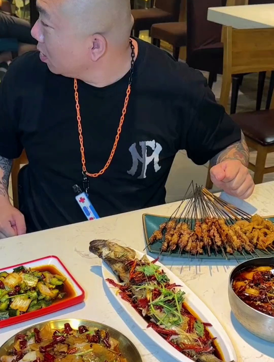 三亚路 27 小时烧烤海鲜 59.9 这老些菜,锅包肉 19.9 嘎嘎香