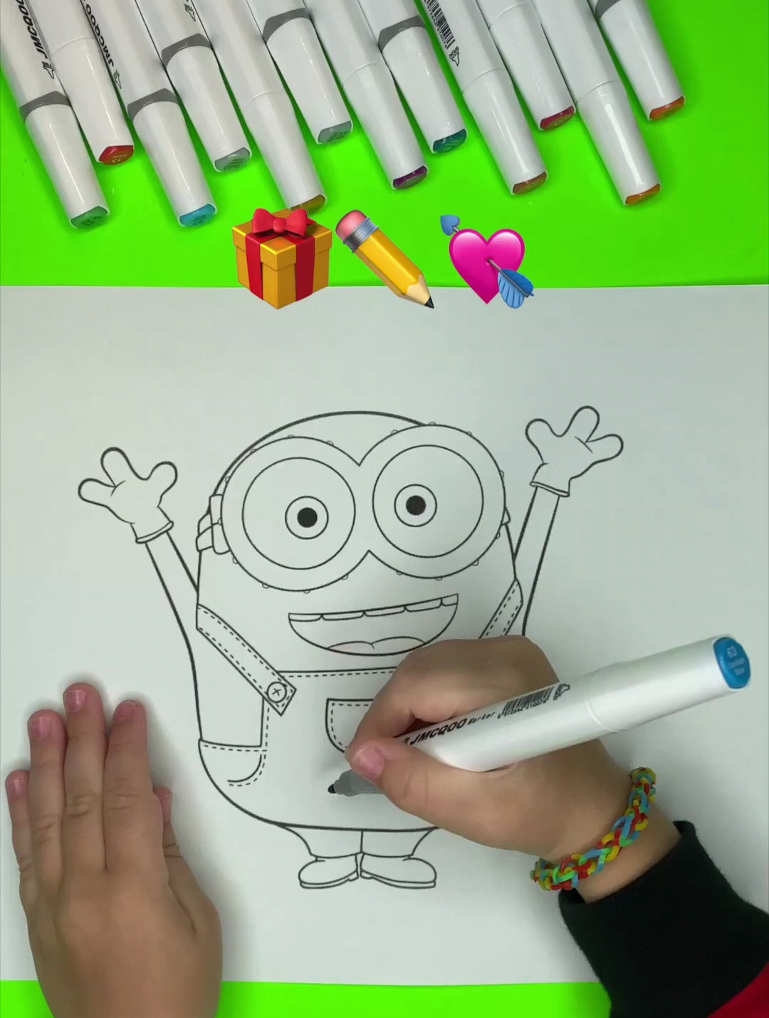 DIY:手绘涂鸦可爱的小黄人