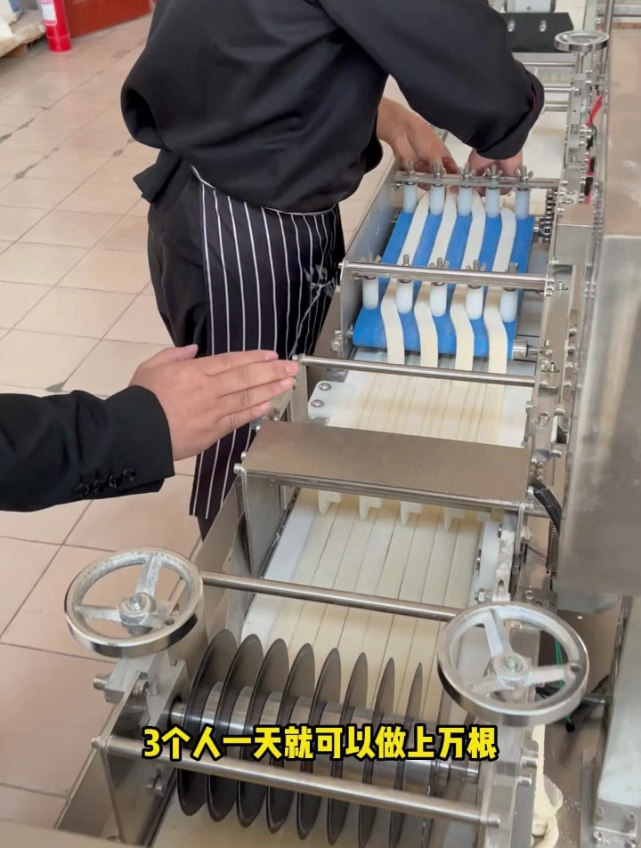 油条机1斤面做1.7斤油条,自动化生产,一小时几千根