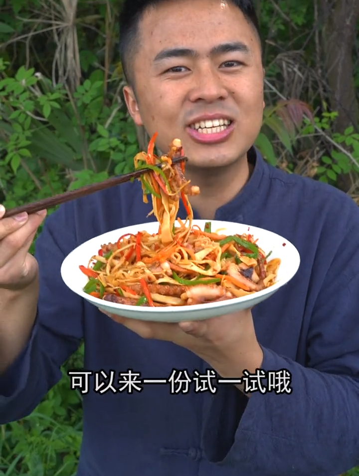 鱿鱼须配上脆嫩的糯米笋一起炒