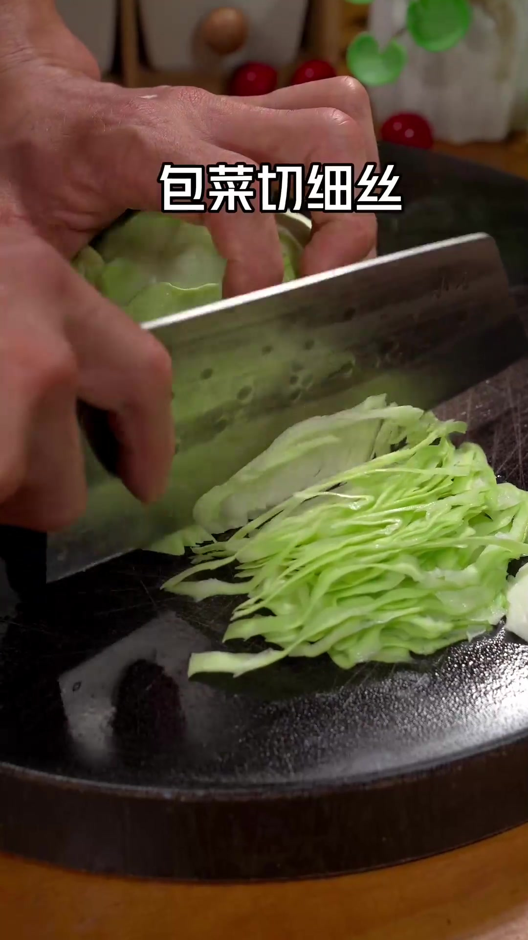 五毛一斤的包菜,做个酸辣爽口的凉拌包菜丝
