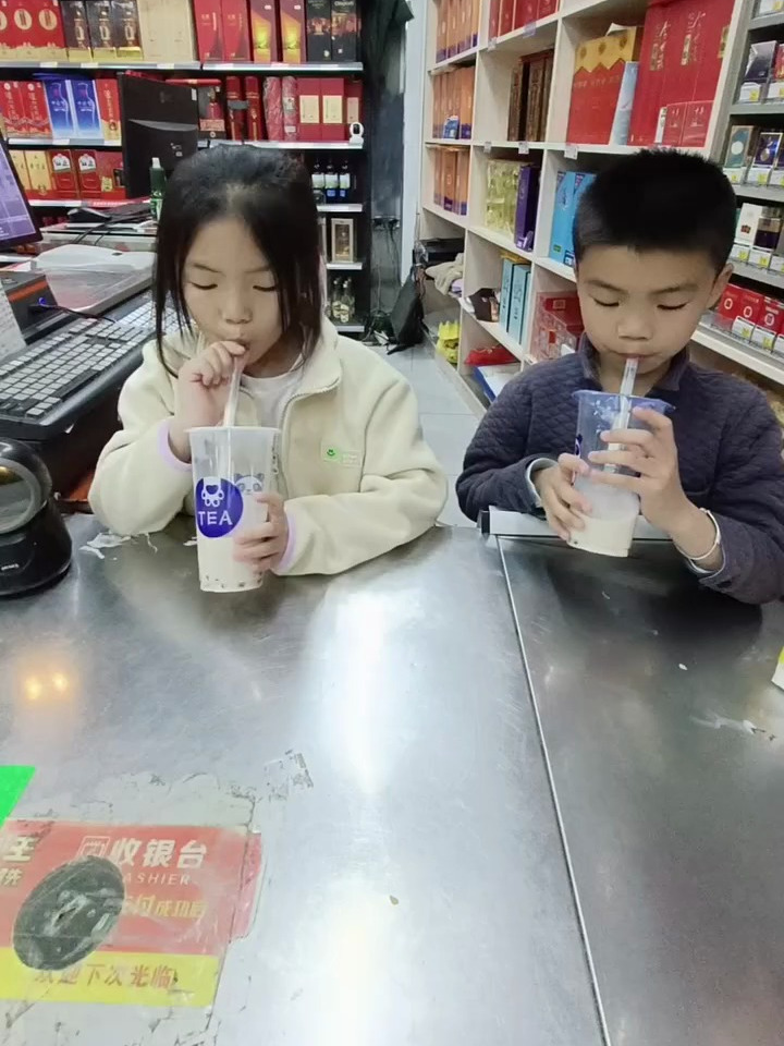 每人奖励奶茶一杯