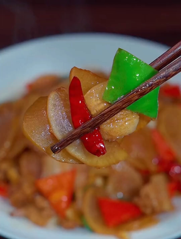 家常萝卜烧肉的做法,好吃下饭,做法简单,三碗饭都不够吃