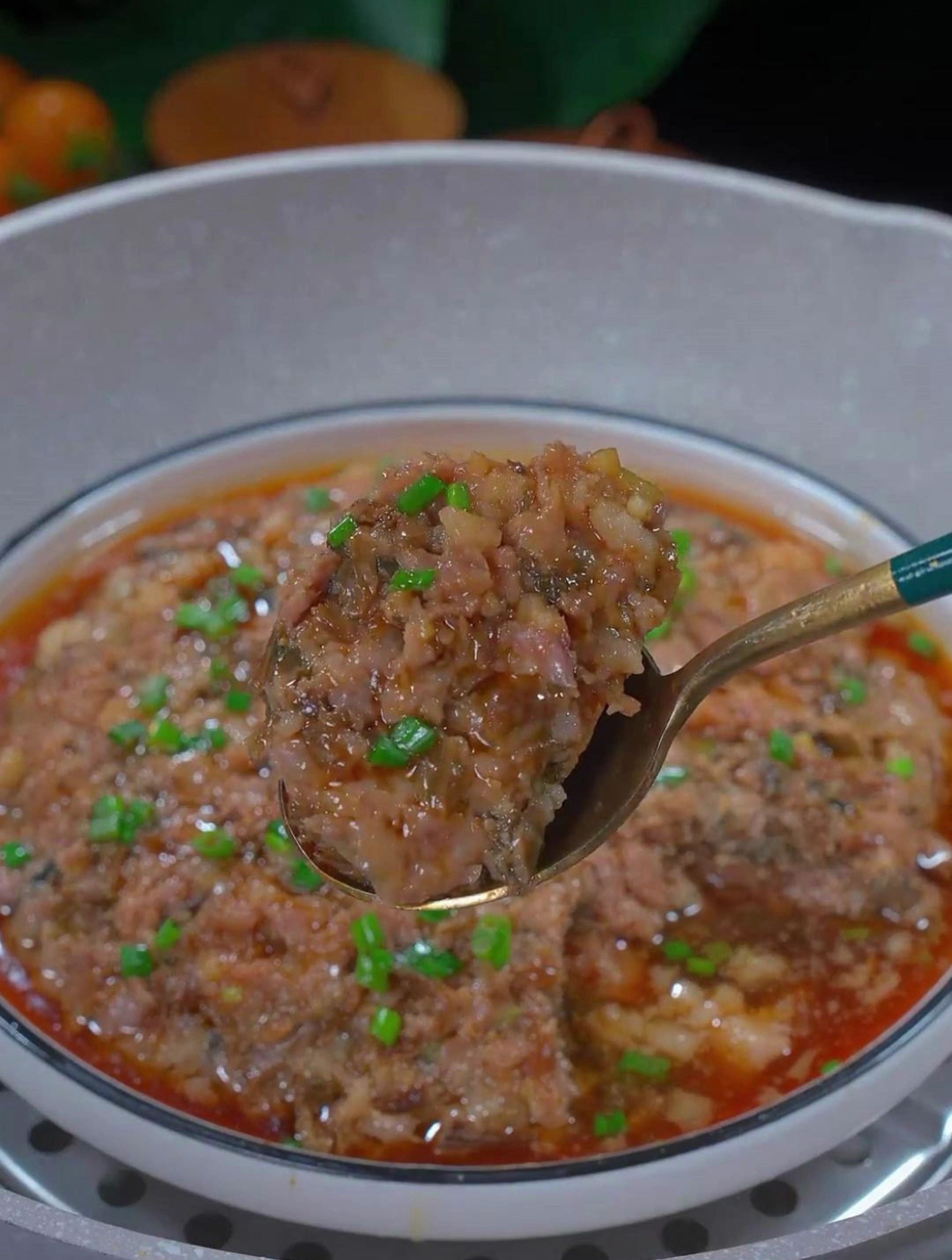 这样做的梅干菜肉饼滑嫩鲜香又下饭