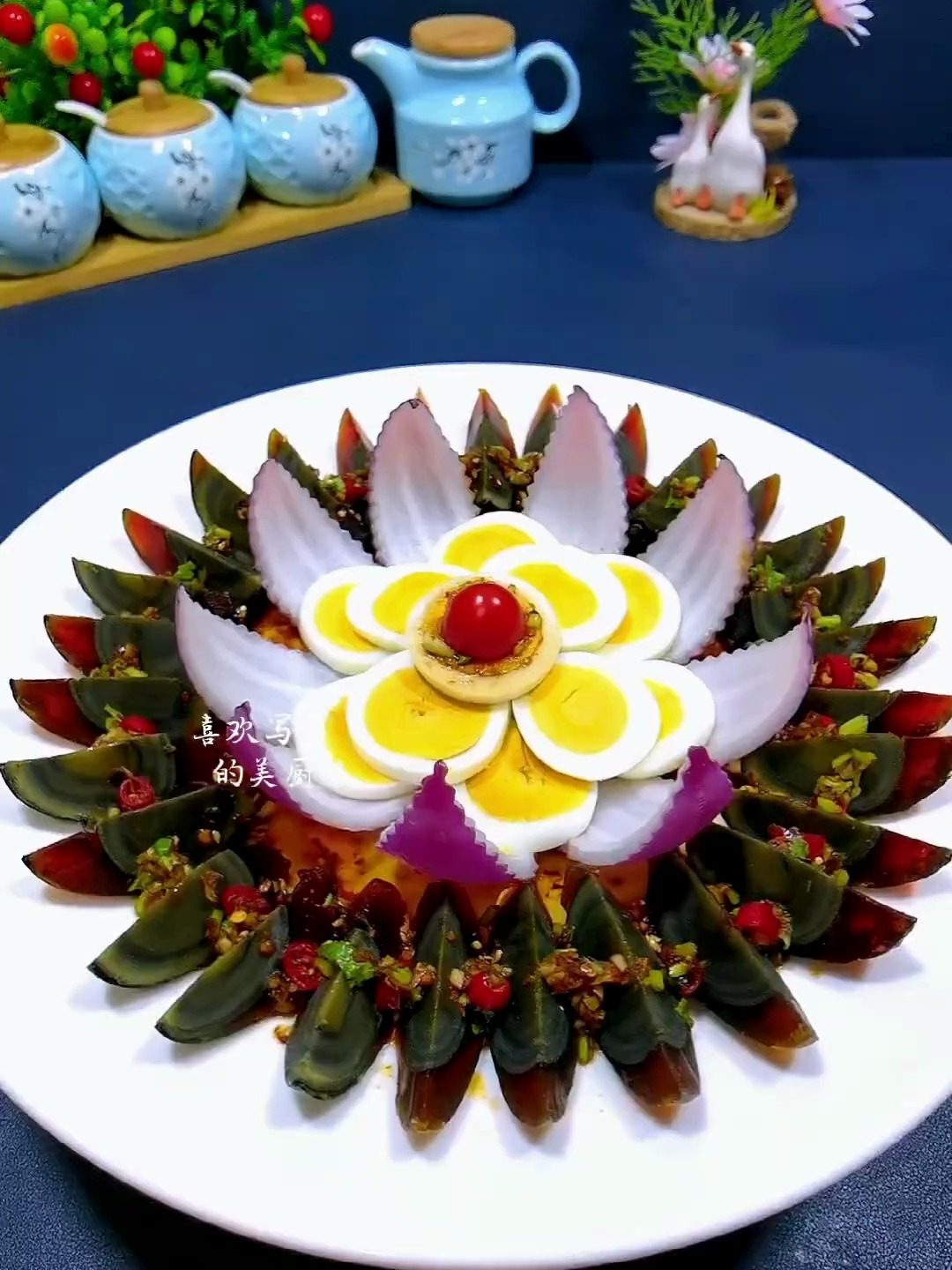 花边剪刀做美食摆盘简单又好看 一份凉拌皮蛋分享给大家